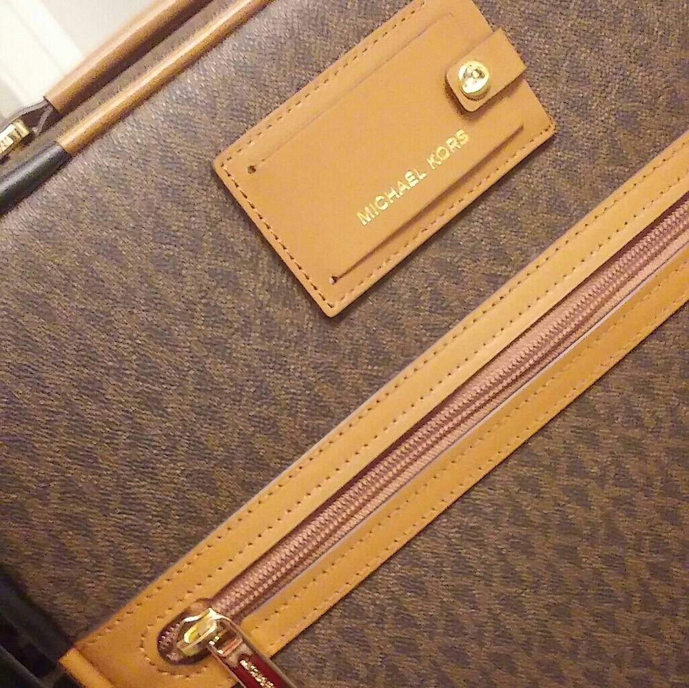 Michael Kors - Picture 2 of 8